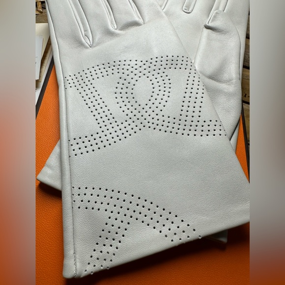 🐳 Hermès leather gloves in Gris Perle in Lambskin size 7.5 - Picture 4 of 14